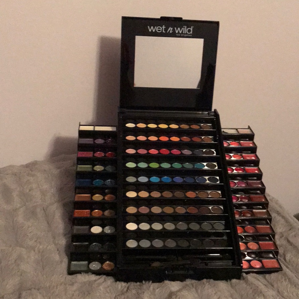 Wet n Wild Los Angeles makeup set